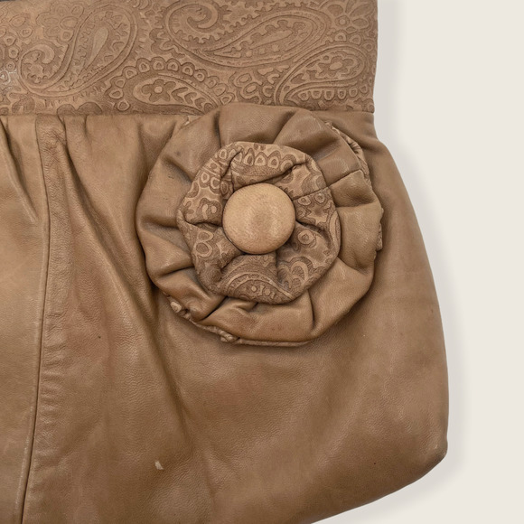 Saddle River Brown Faux Leather Paisley Flower Applique Frame Crossbody Bag - Picture 3 of 7